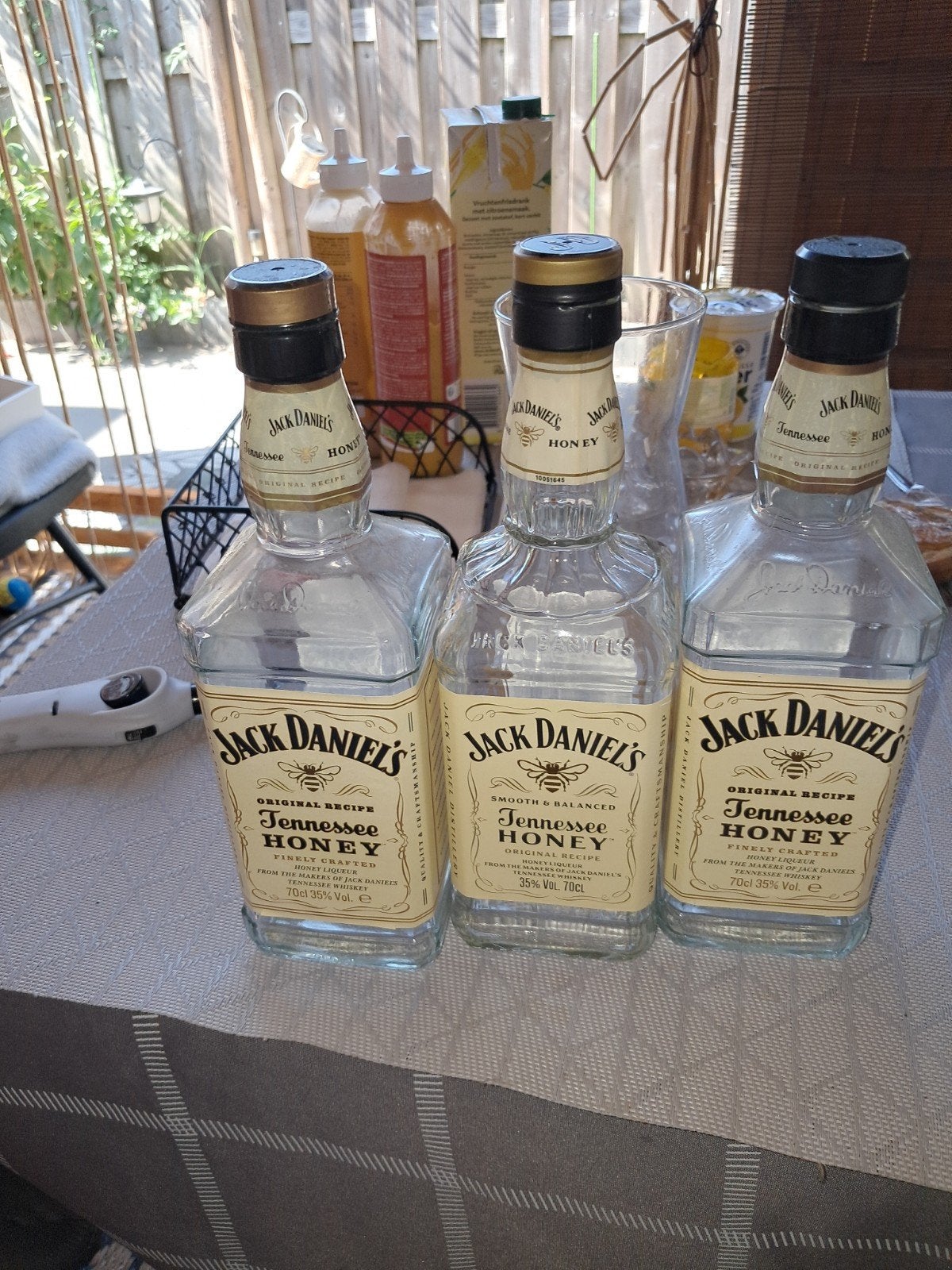 jack Daniels, Ophalen