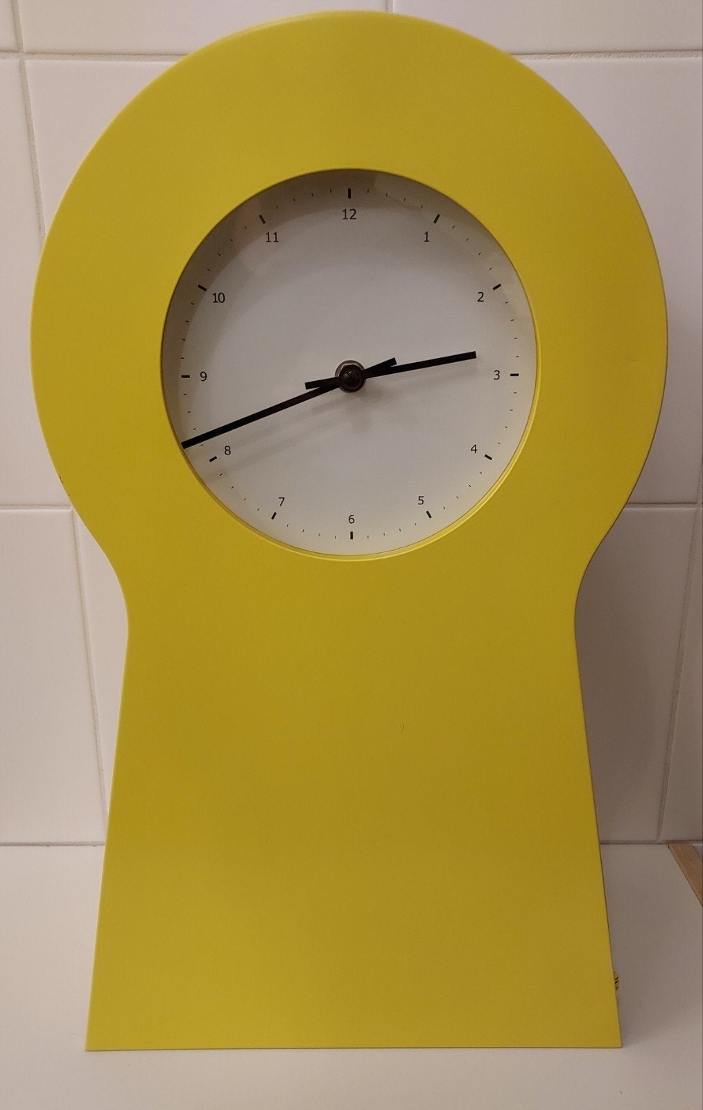 Leuke Ikea klok met opberg gedeelte., Huis en Inrichting, Woonaccessoires | Klokken, Ophalen, Zo goed als nieuw, Geel