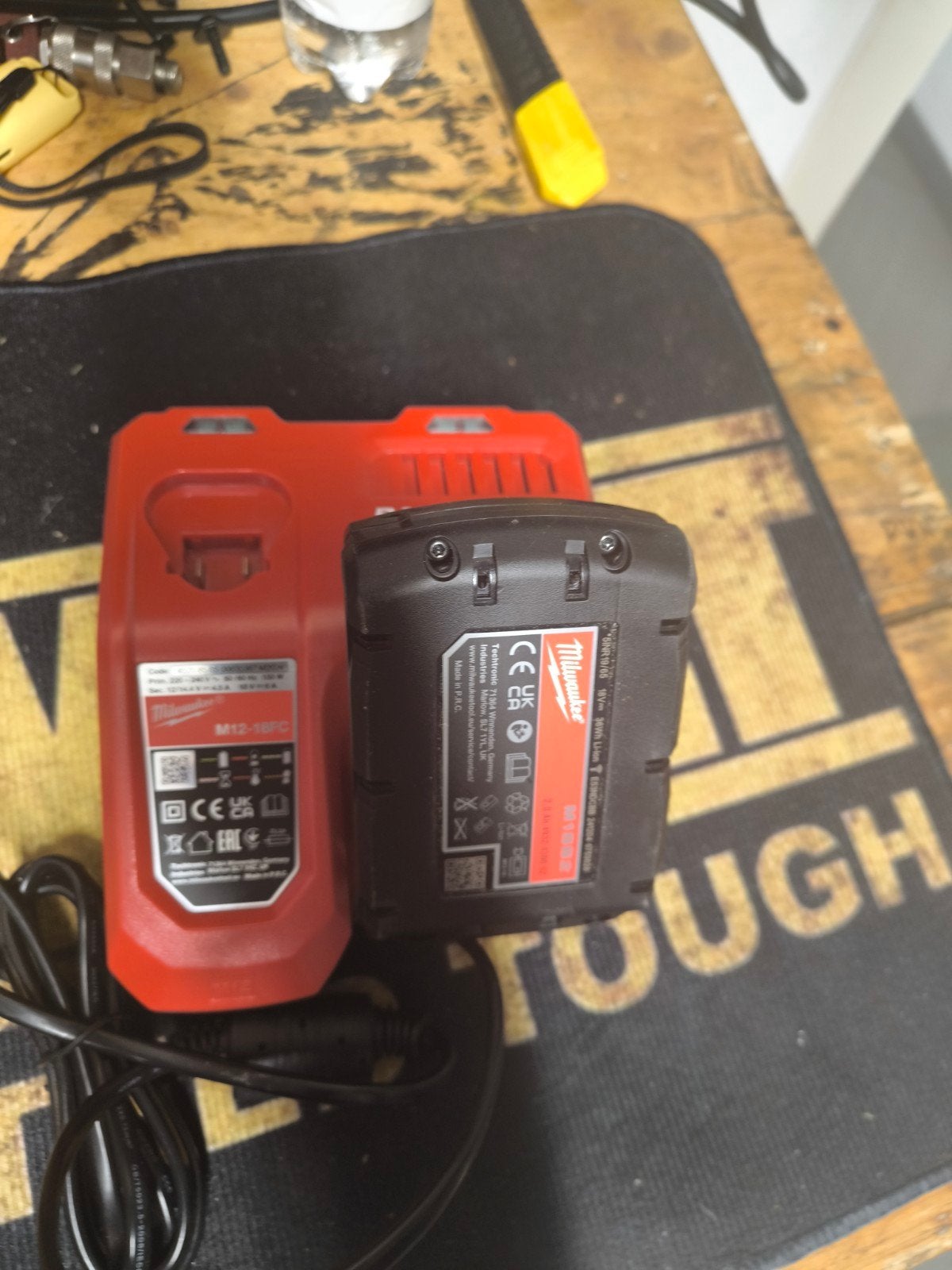 Milwaukee M18 REDLITHIUM 2.0 Ah Accu en Snellader M12-18FC, Ophalen, Nieuw, Overige typen