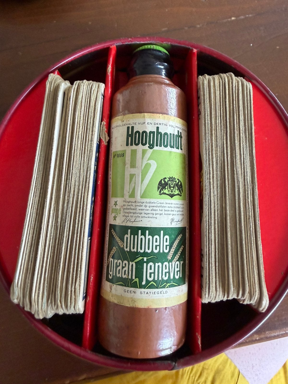 Vintage Hooghoudt set in blik Kruik & 2 Sets Speelkaarten, Verzamelen, Ophalen of Verzenden, Zo goed als nieuw, Overige typen