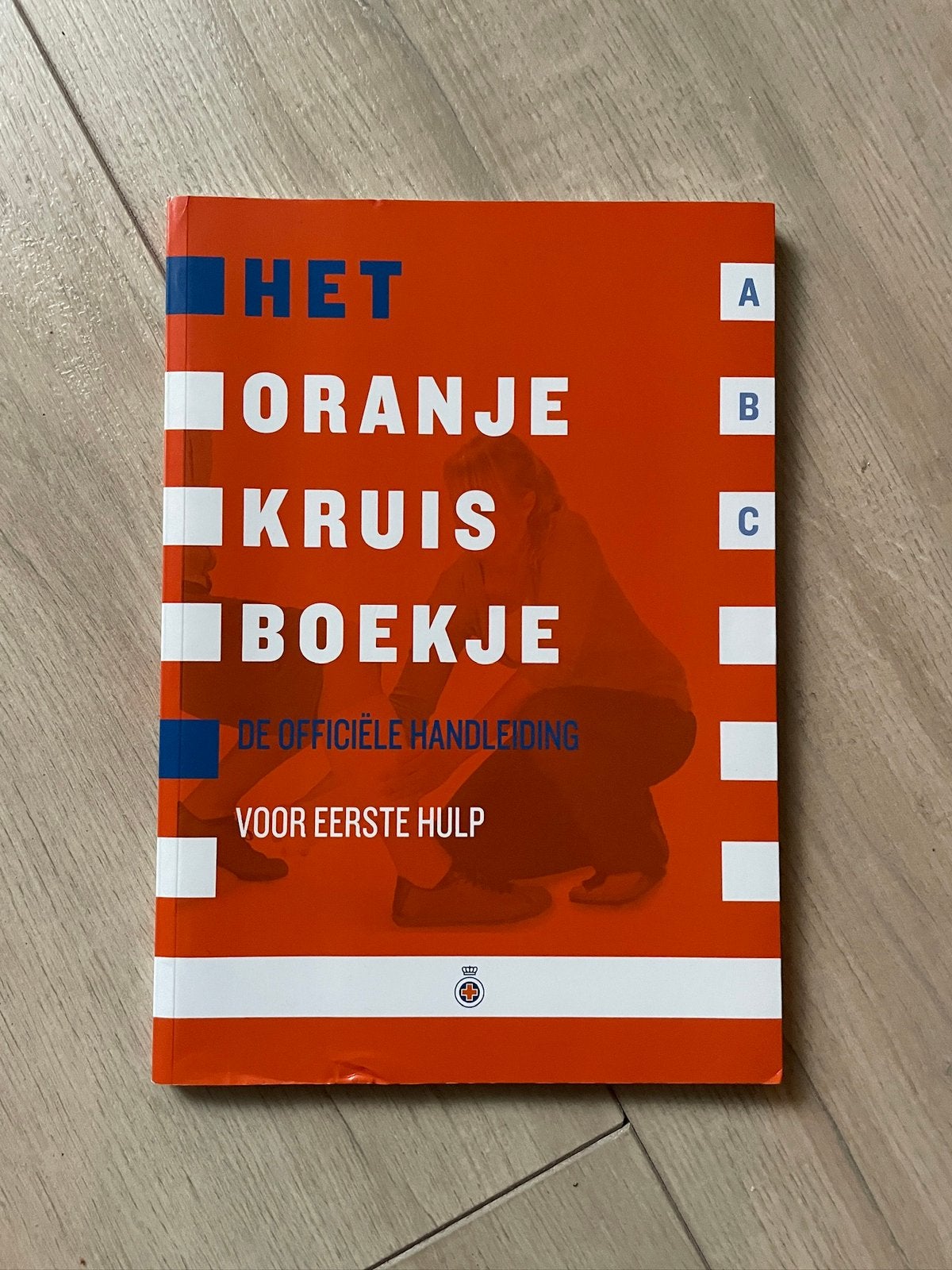 Het oranje kruis boekje, 26e editie, Ophalen of Verzenden, Beta, Zo goed als nieuw, MBO