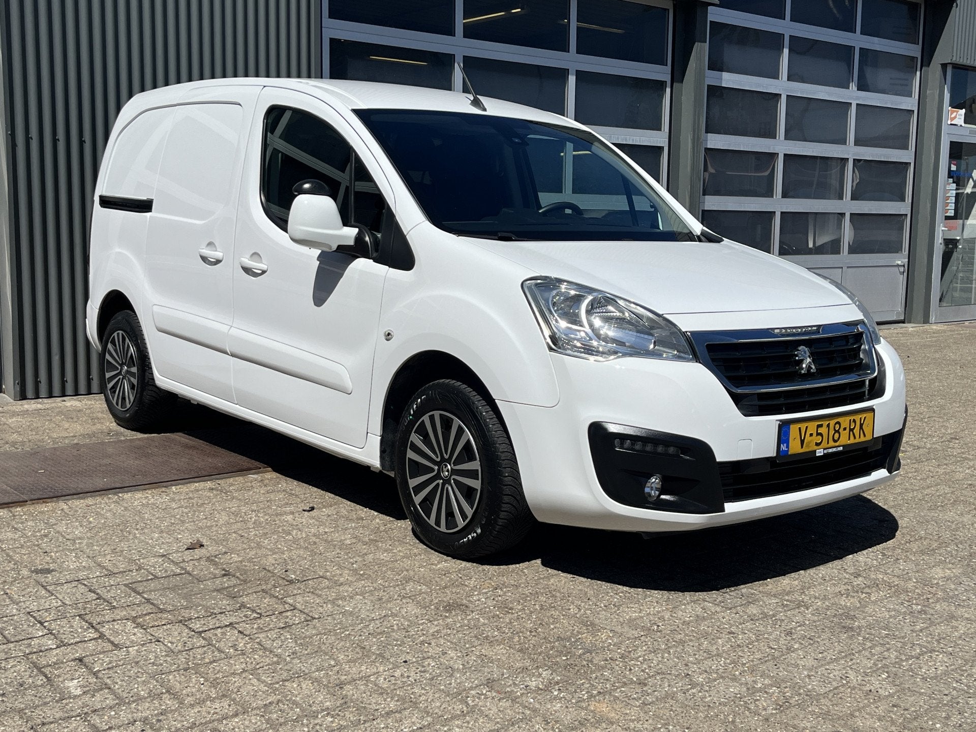 Peugeot Partner 120 1.6 BlueHDi Airco Cruise controle Trekha, Voorwielaandrijving, Bluetooth, Gebruikt, 4 cilinders