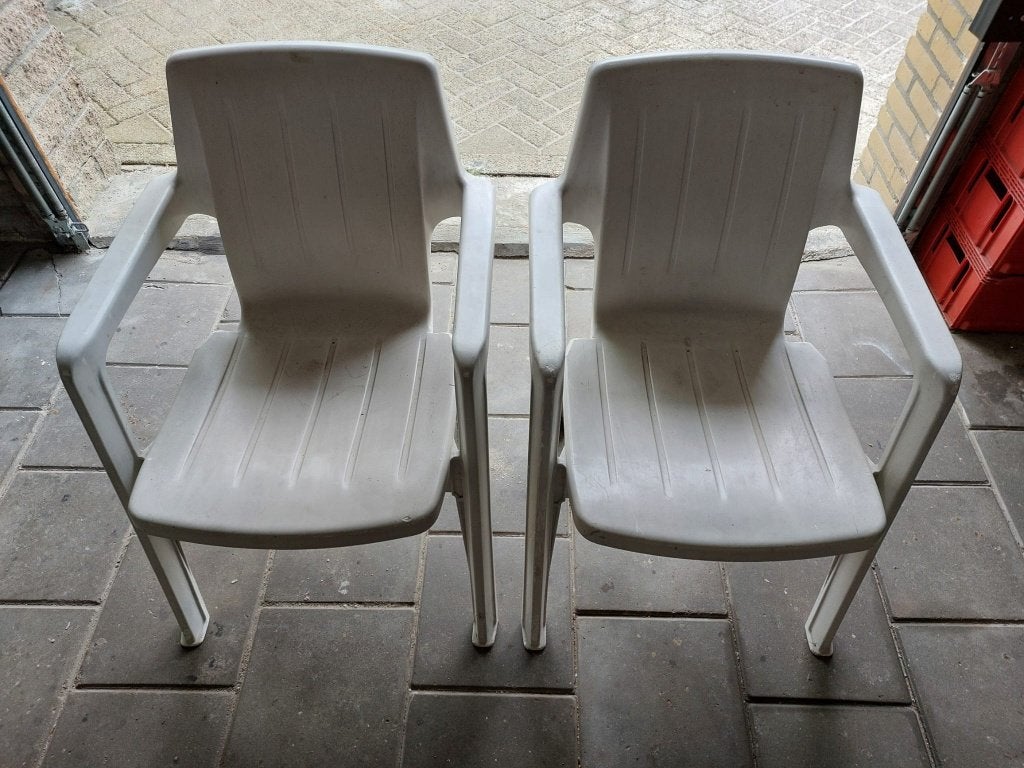 2x Tuinstoel wit, Ophalen, Gebruikt, Kunststof, Stapelbaar