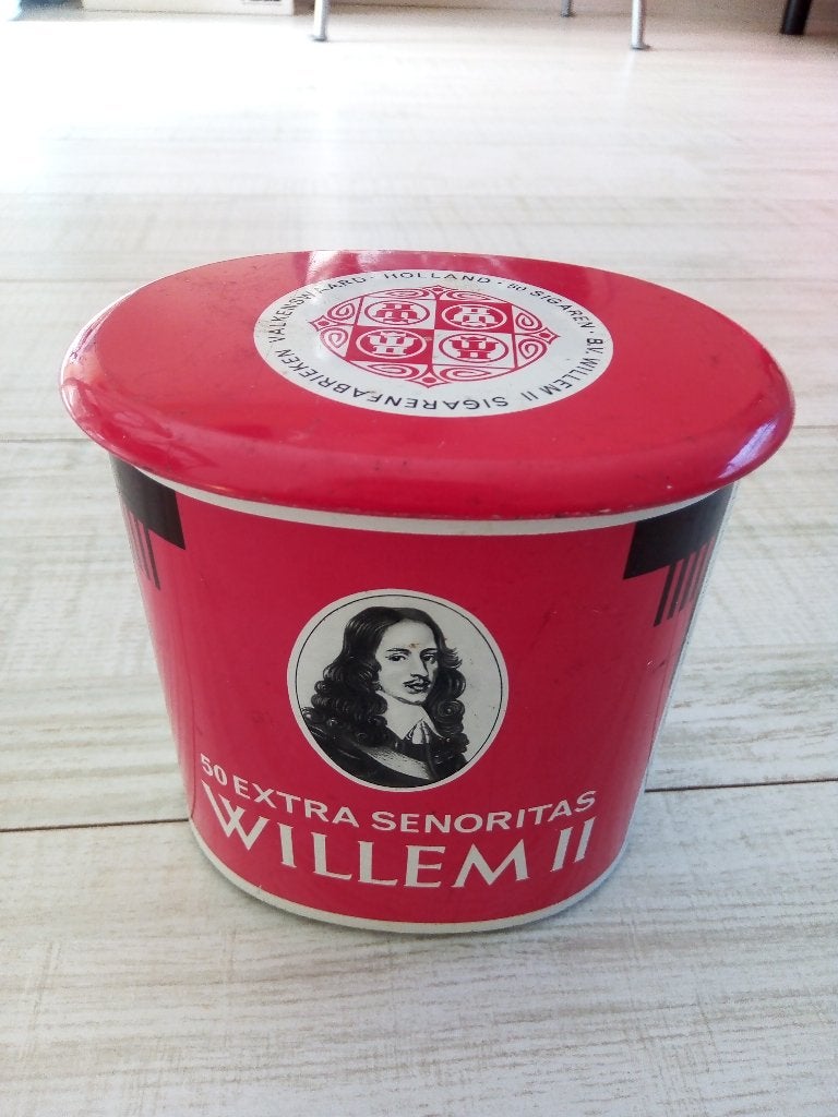 2x Vintage Willem II Sigarenblik/bus/ Extra Senoritas/leeg, Verzamelen, Ophalen of Verzenden, Gebruikt, Tabaksdoos of Verpakking