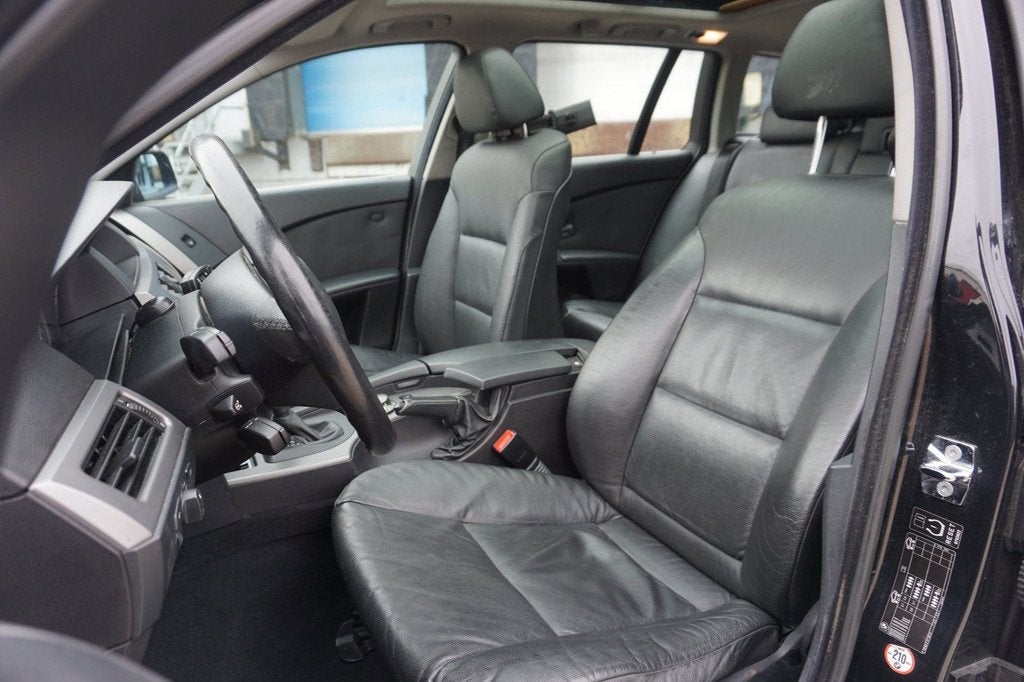 BMW 5-serie Touring 525i, Auto's, Automaat, Achterwielaandrijving, Gebruikt, Zwart