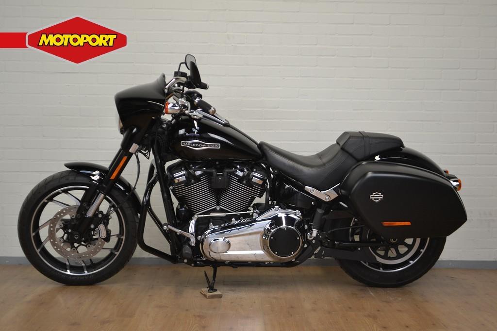 Harley-Davidson Sport Glide (bj 2019), Motoren, Motoren | Harley-Davidson, Laan van Vredenoord 33
2289 DA  Rijswijk, Chopper, Bedrijf