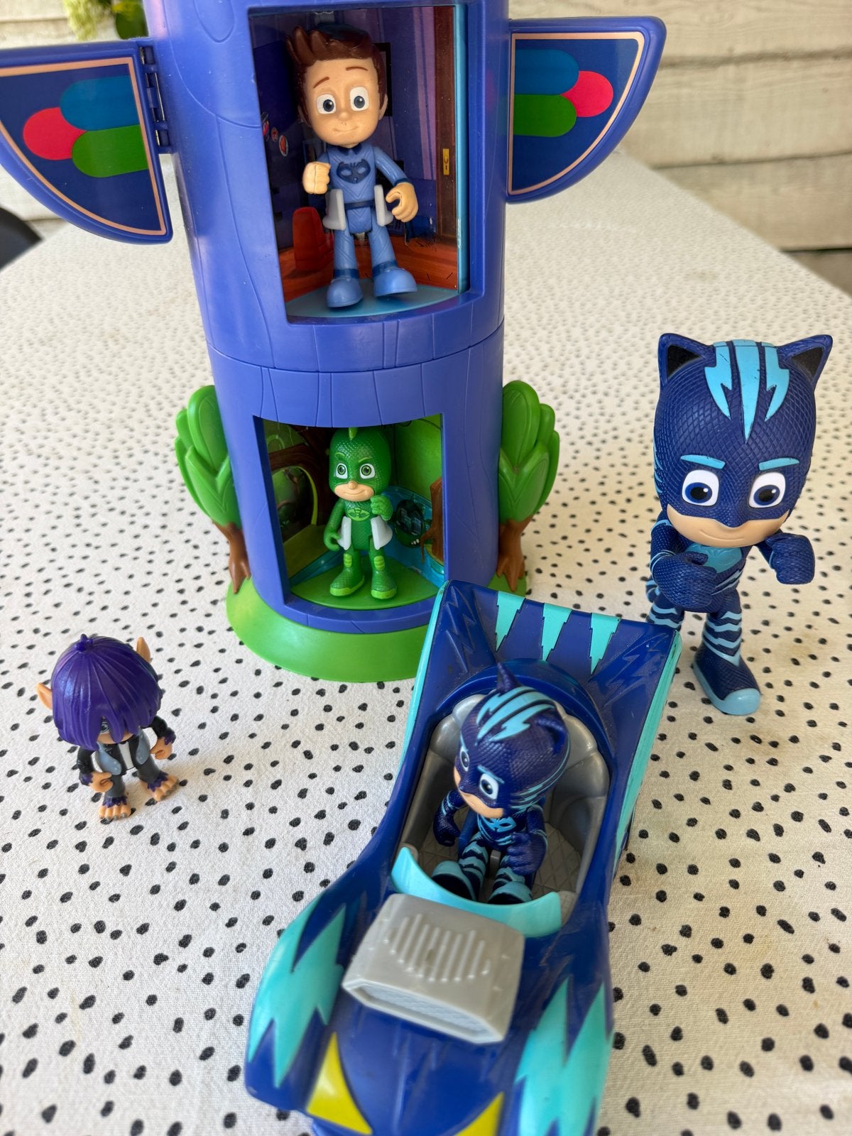 PJ Masks toren met 7 figuren en auto, Ophalen of Verzenden, Gebruikt