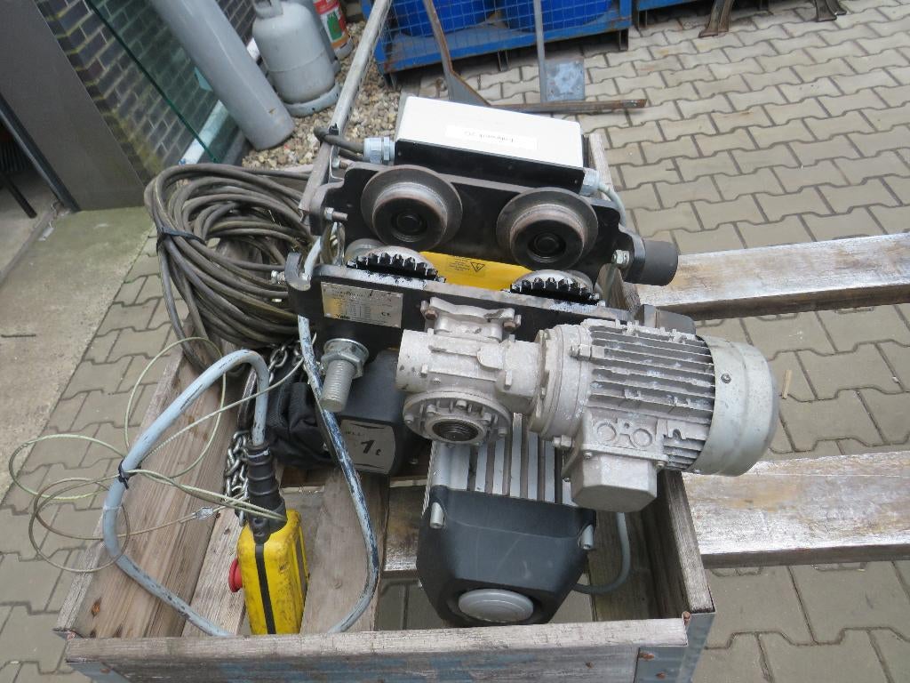 yale elektrische kettingtakel 1000kg elektrisch aangedreven, Doe-het-zelf en Verbouw, Lieren en Takels, Yale, Gebruikt, Ophalen of Verzenden