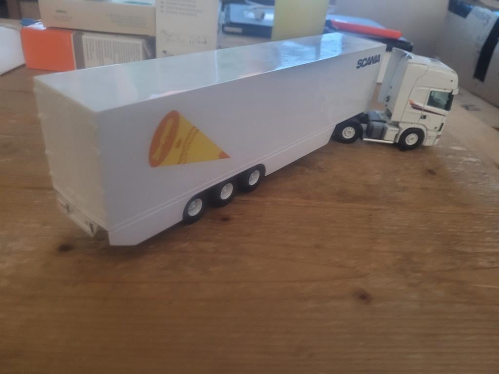 Scania met demo oplegger, T, T, Zo goed als nieuw, Tekno