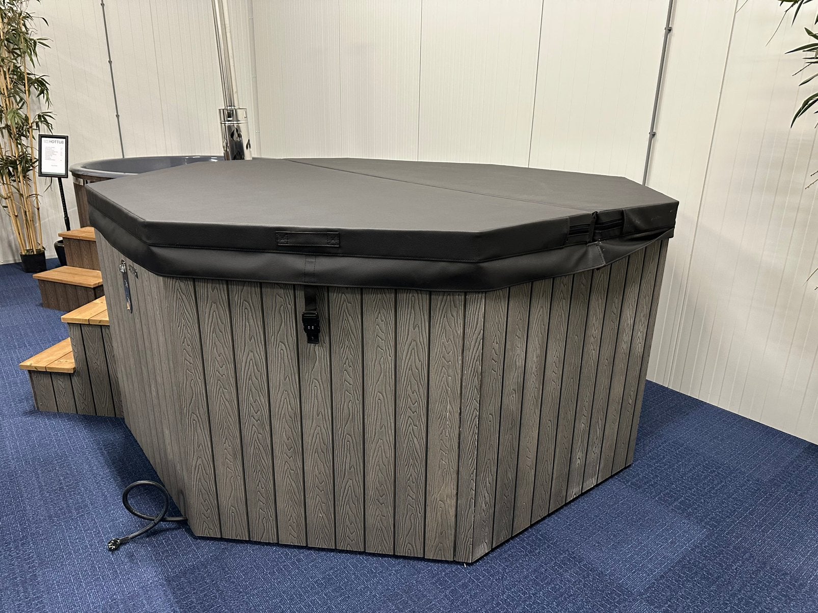 AANBIEDING octagon hottub 240x240 cm hottub jacuzzi, Ophalen of Verzenden, Nieuw, Trap