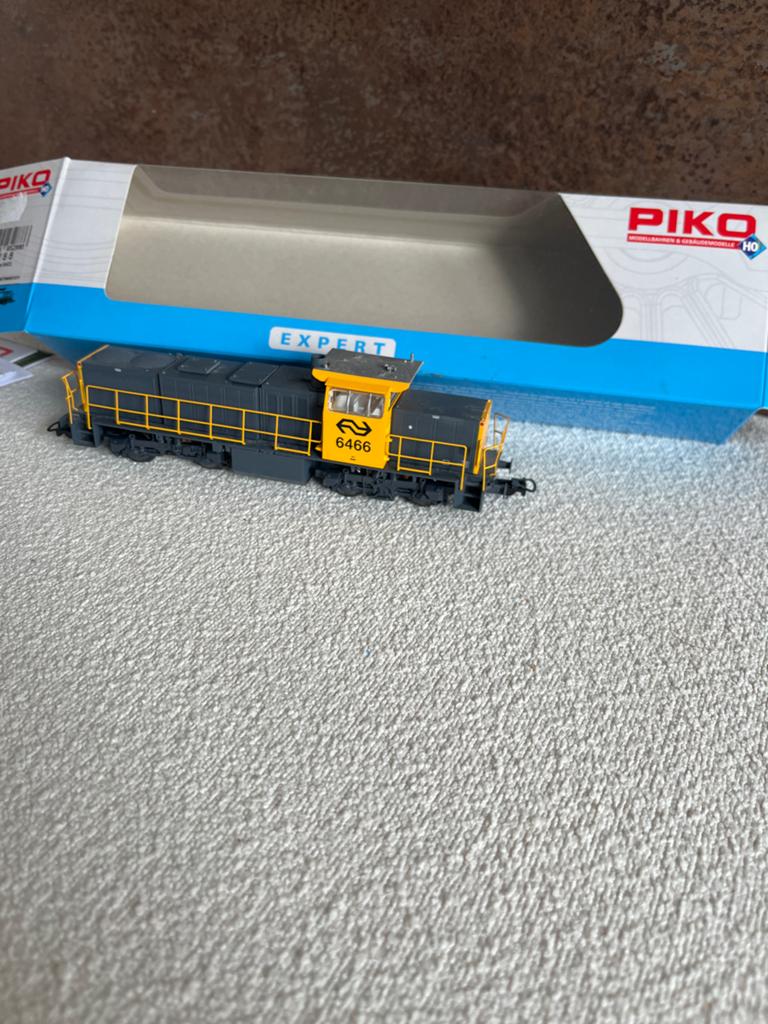 Piko H0 Diesellocomotief NS 6400, Lok Nr. 6466, Wisselstroom, Ophalen, Wisselstroom, Locomotief, Nieuw