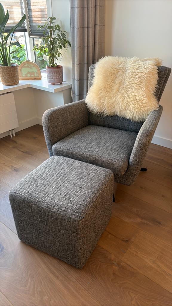 Fauteuil met hocker van Decorette - Zo goed als nieuw, Ophalen, Zo goed als nieuw, Stof, 75 tot 100 cm