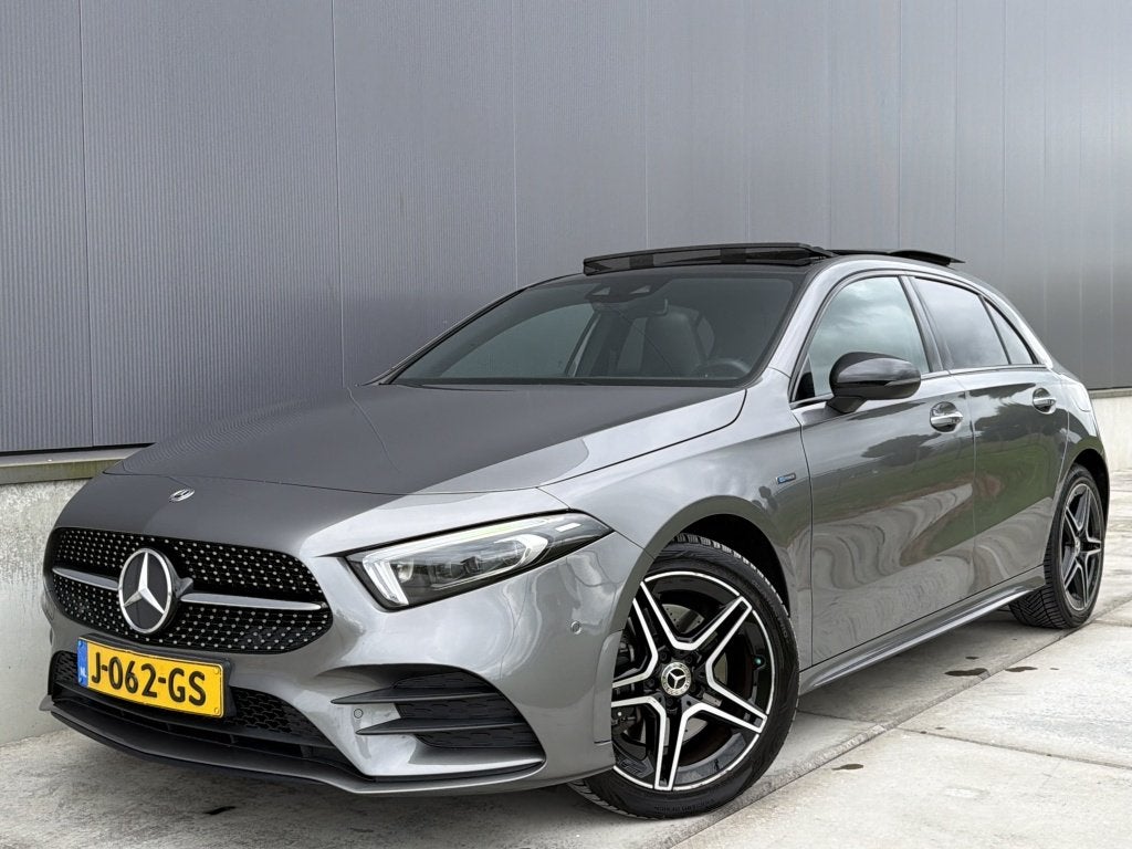 Mercedes-Benz A-Klasse 250e 218PK AMG / Pano / Matrix / 2020, Auto's, Mercedes-Benz, Automaat, Gebruikt, 4 cilinders, 16 kWh