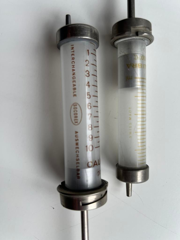 2 oude injectiespuiten., Ophalen of Verzenden, Huis en Inrichting