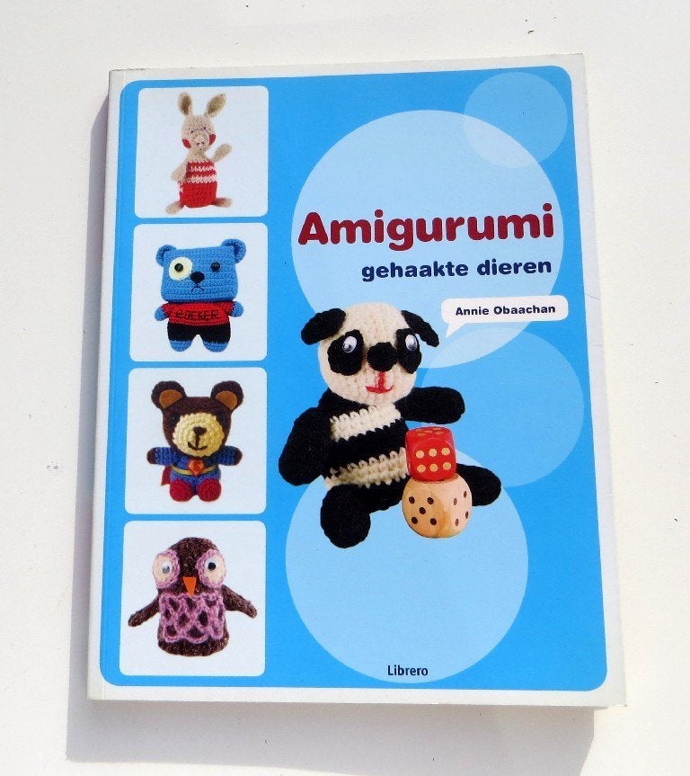 Amigurumi boek M5401: Annie Obaachan - gehaakte dieren 14+, Breien en Haken, Ophalen of Verzenden, Zo goed als nieuw, Annie Obaachan