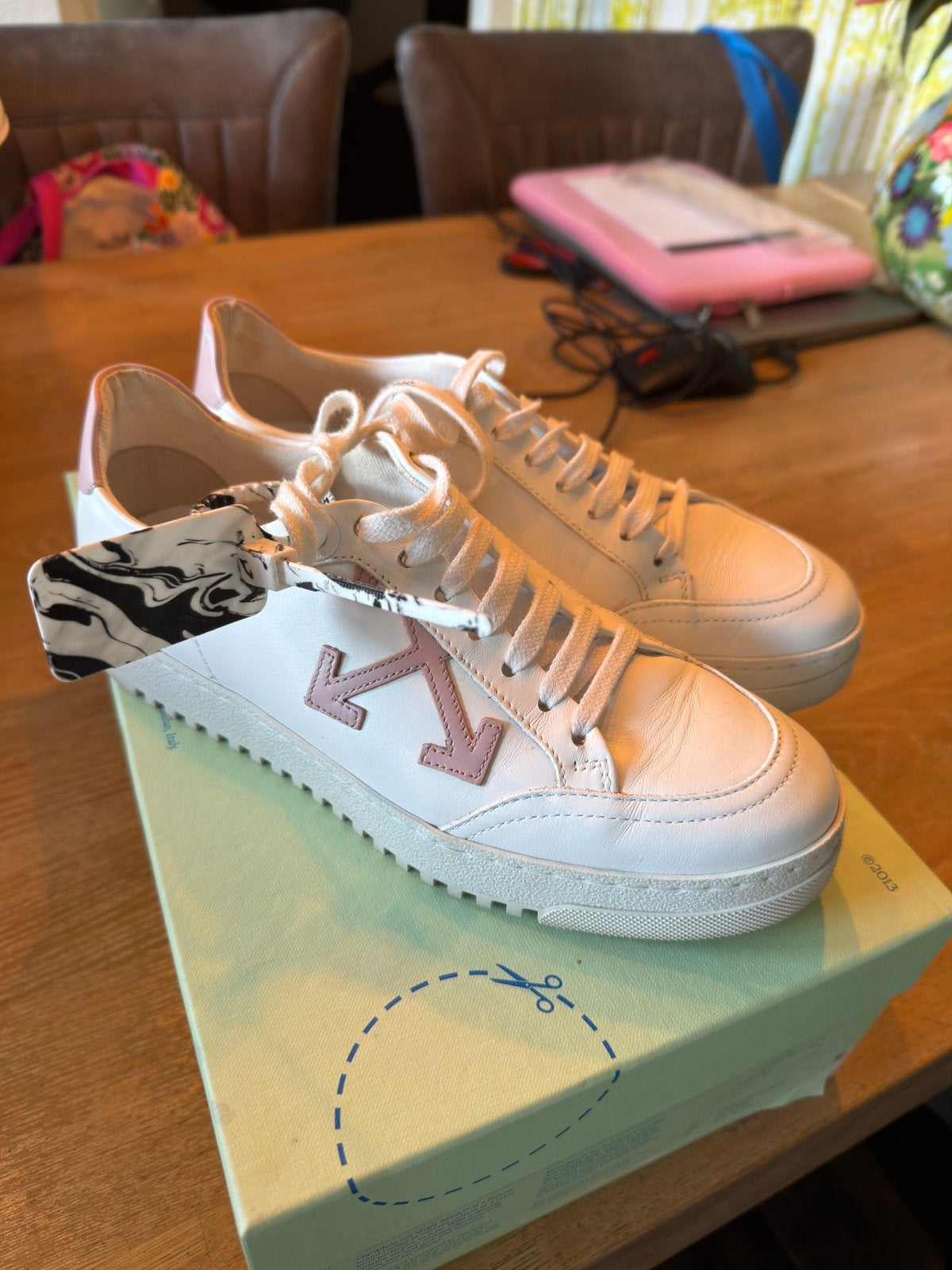 Off white schoenen, Ophalen, Zo goed als nieuw, Wit