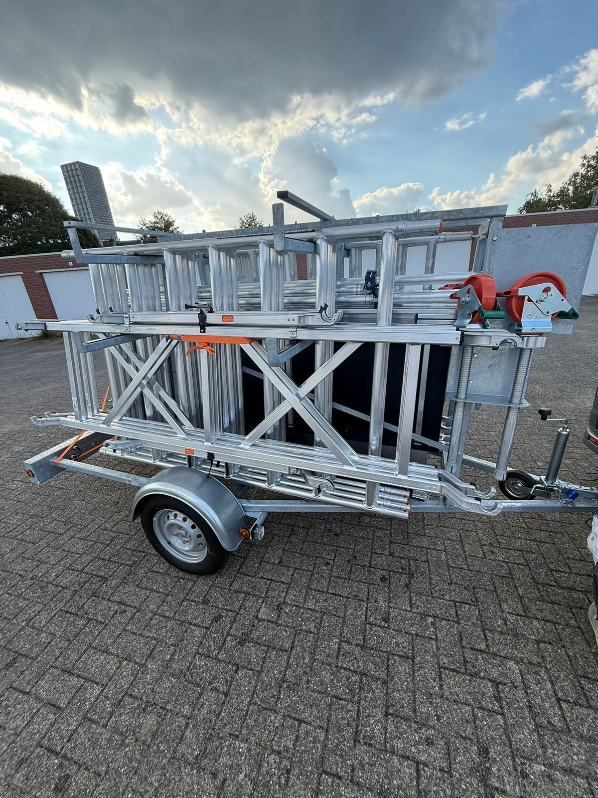 Wienesse steiger, Ophalen, Zo goed als nieuw, Rolsteiger of Kamersteiger, 5 meter of hoger