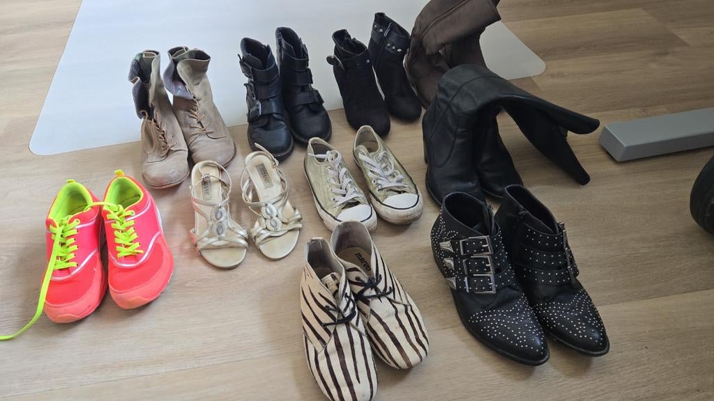 Diverse schoenen: laarzen, sneakers, hakken en meer!, Kleding | Dames, Schoenen, Ophalen of Verzenden, Gedragen, Zwart, Lage of Enkellaarzen