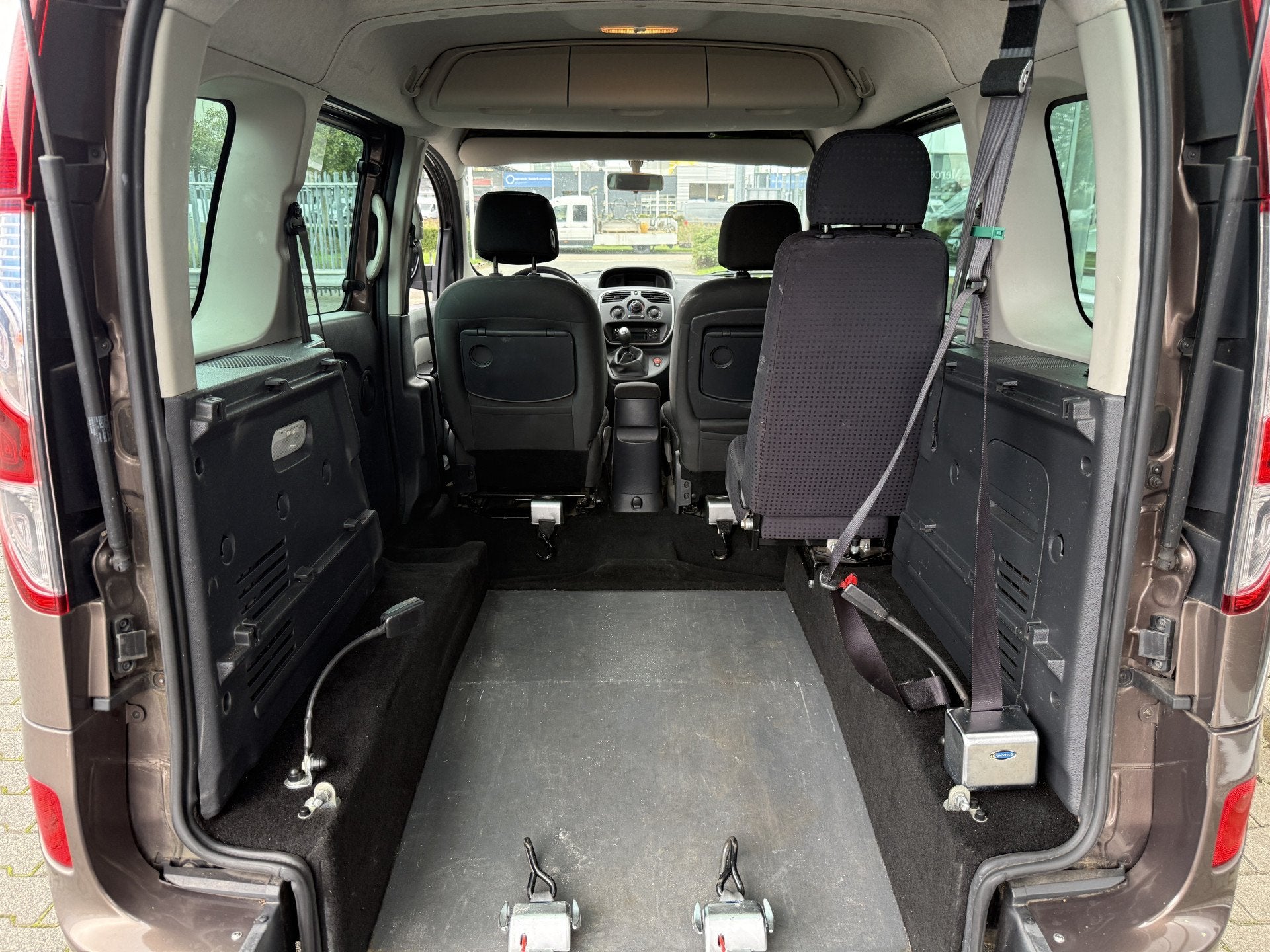 Renault Kangoo Family 3+1 Rolstoelauto 1.2 TCe Limited Start, Auto's, Voorwielaandrijving, Euro 5, Stof, Gebruikt