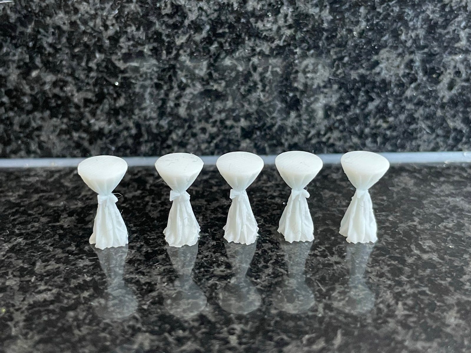 Resin klassieke gerokte statafels set onbeschilderd 1:87 H0, Verzenden, Nieuw, Gelijkstroom of Wisselstroom, Overige merken