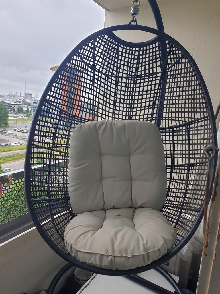 Comfortabele Egg Chair (Hangstoel) met Kussen, Modern, Comfortabel, Gebruikt, Zwart, Ophalen of Verzenden