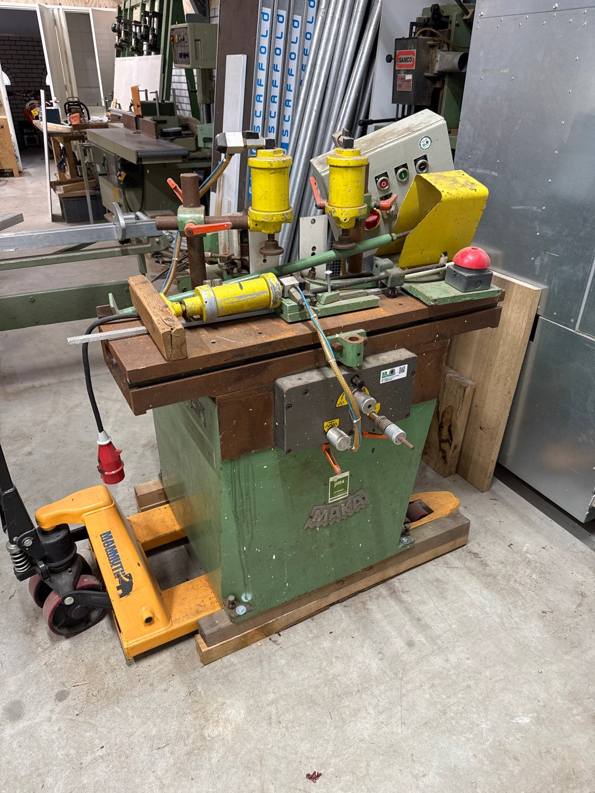 Maka gatensteek machine, Ophalen