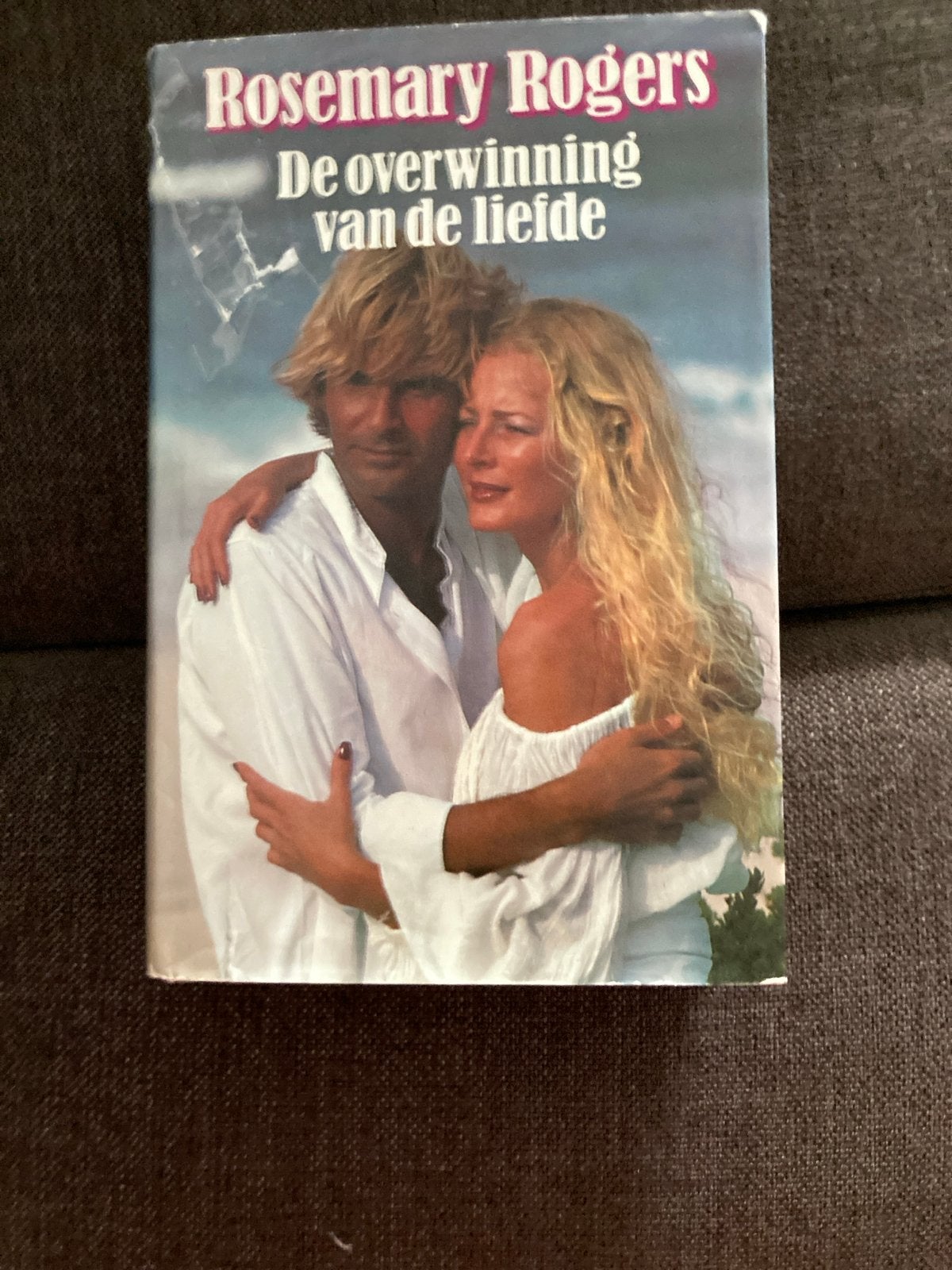 Rosemary Rogers - De overwinning van de liefde, Ophalen of Verzenden, Gelezen, Nederland