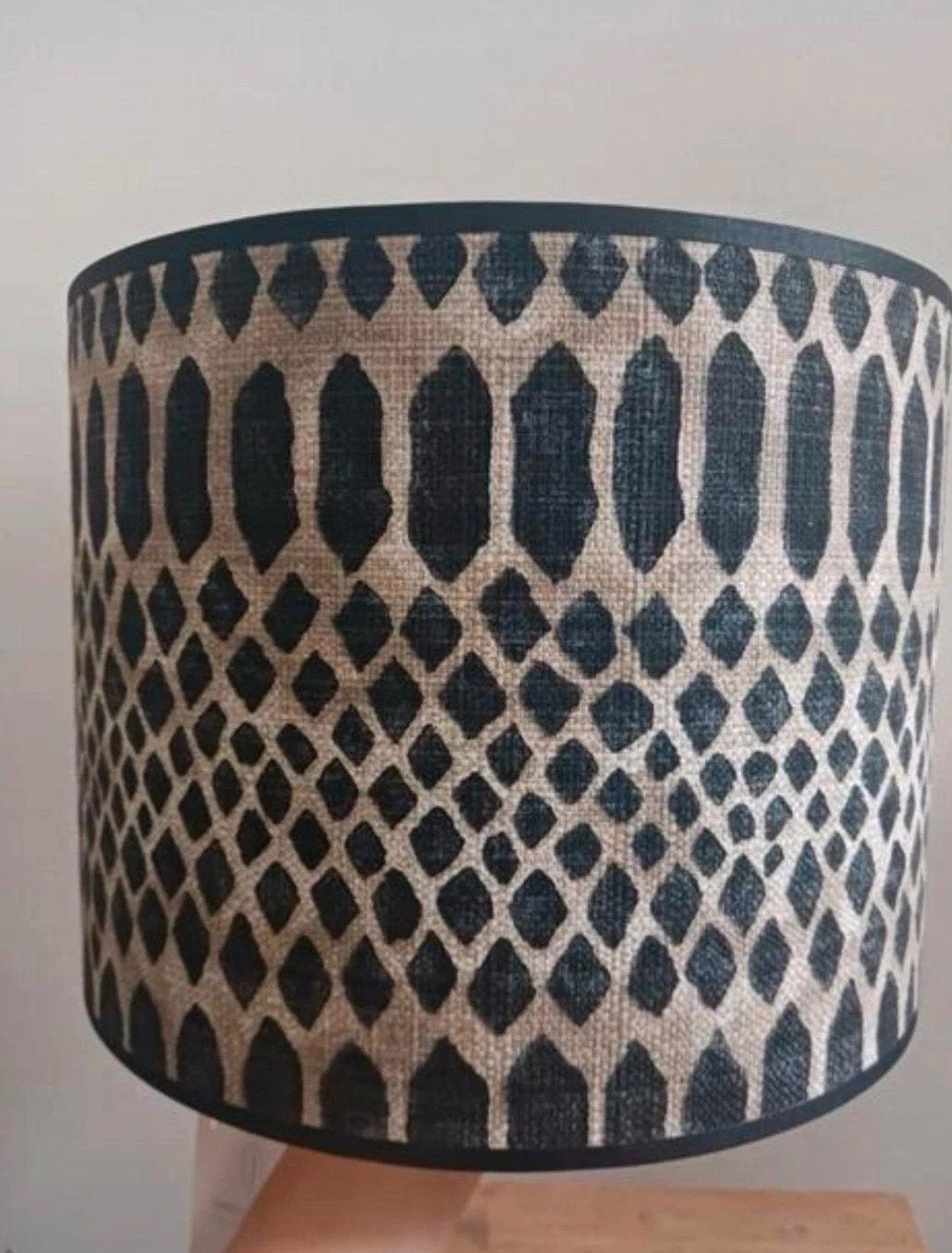 Handgemaakte lampenkap grof geweven slangenprint 30 cm, Huis en Inrichting, Lampen | Lampenkappen, Ophalen of Verzenden