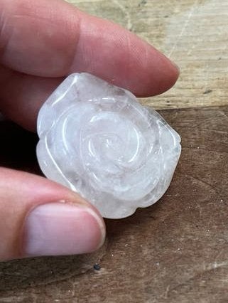 Rozenkwarts roosje - handgesneden kristal, Ophalen of Verzenden, Zo goed als nieuw