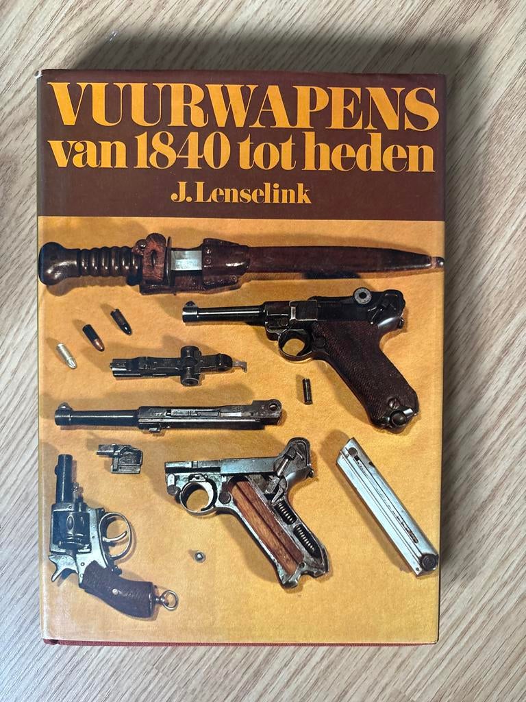 Vuurwapens van 1840 tot heden - J. Lenselink, Boeken, Ophalen, 1945 tot heden, Gelezen, Overige onderwerpen