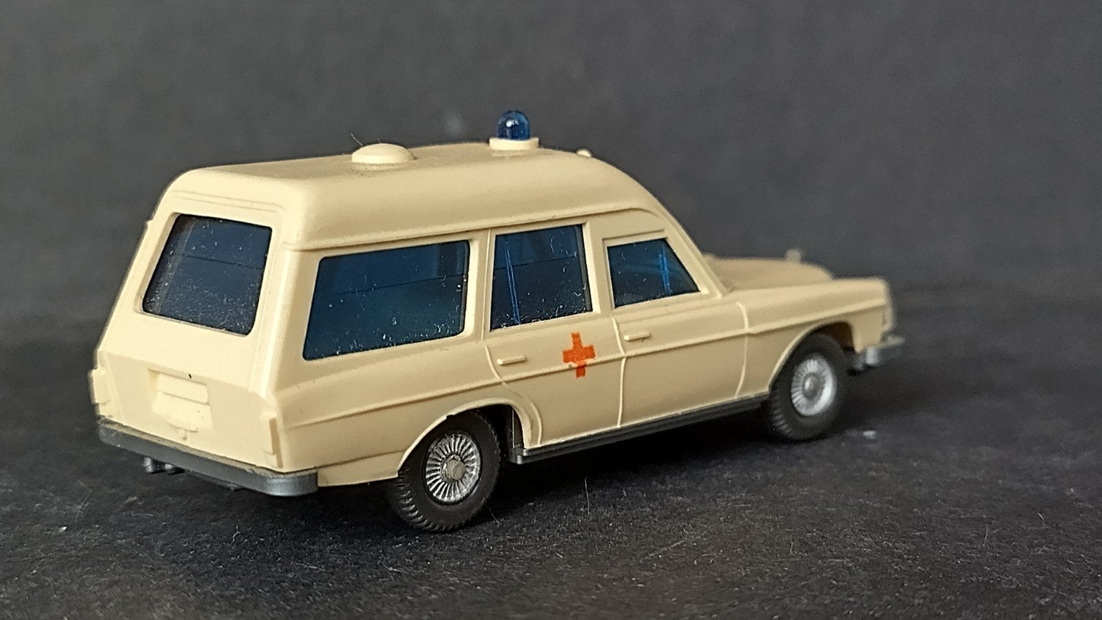 Mercedes Benz w114 ambulance 1:87 H0 Wiking Pol, Auto, Verzenden, Wiking, M
