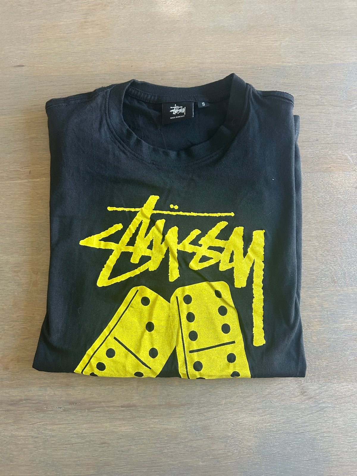 Stüssy T-shirt Zwart met Gele Domino Print Maat S, Zwart, Ophalen of Verzenden, Korte mouw, Maat 36 (S)