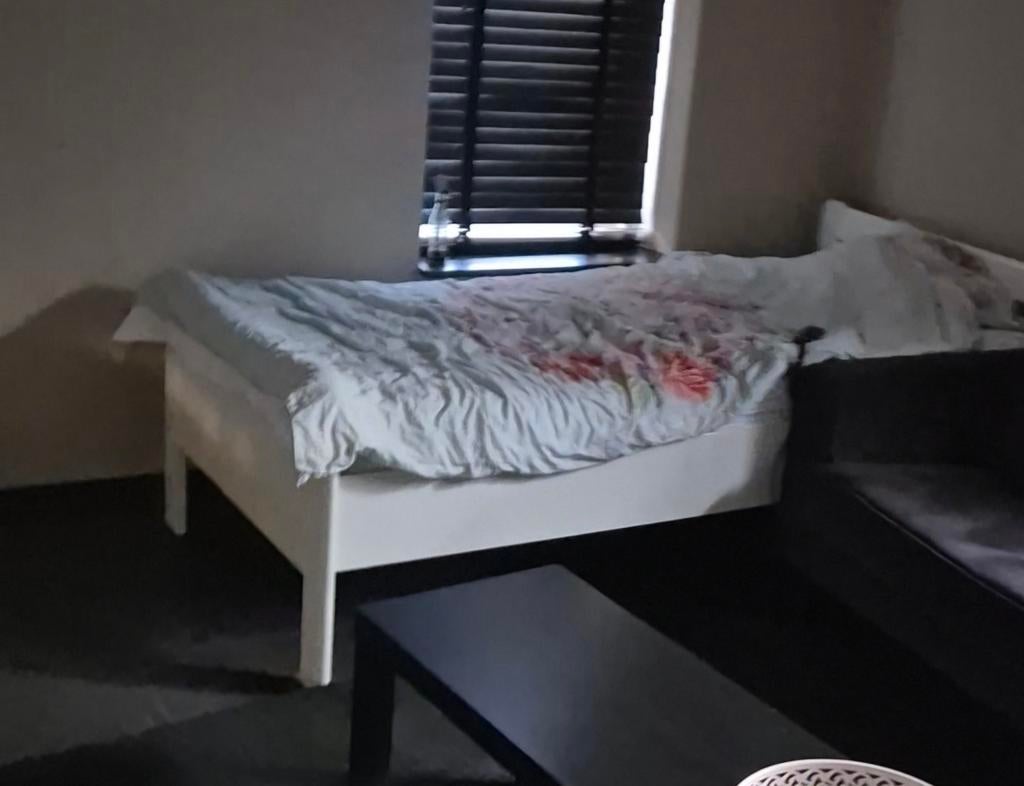 Wit eenpersoonsbed met elektrische bodem en matras, Ophalen, 90 cm, Eenpersoons, Wit