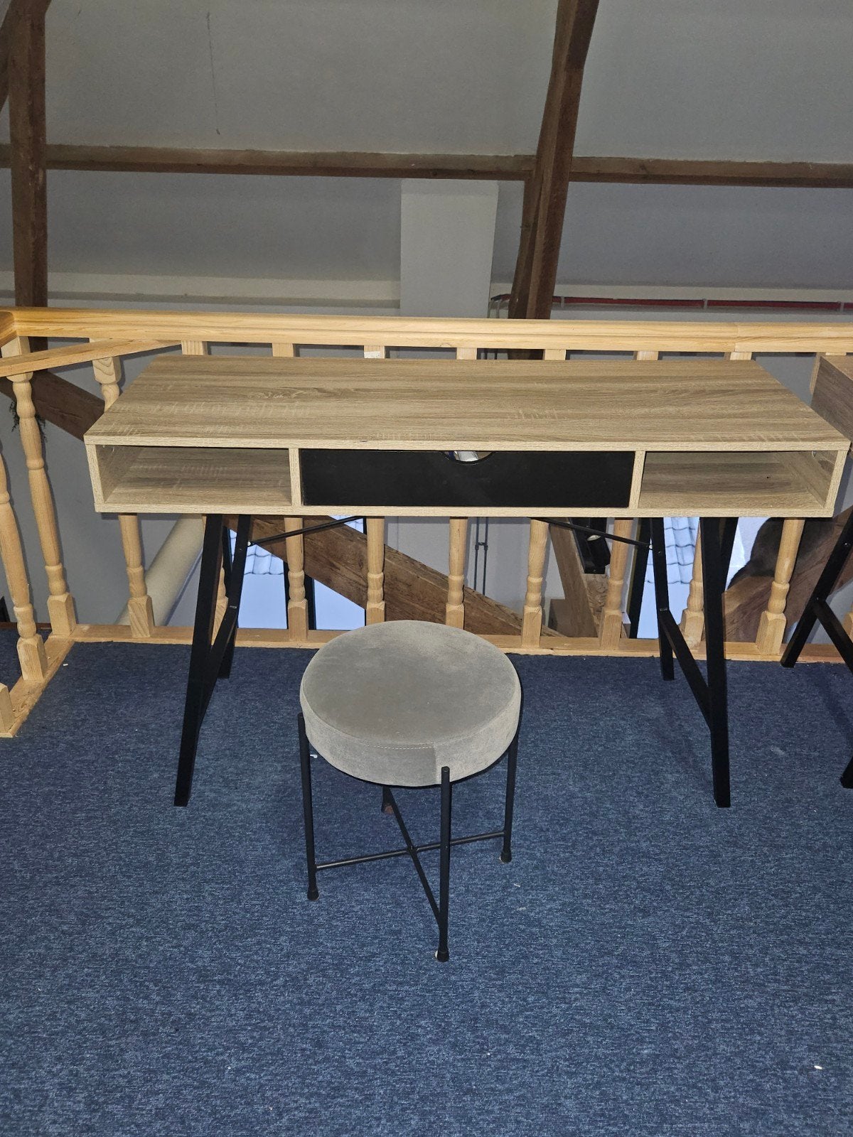 Bureau + krukje, Huis en Inrichting, Bureaus, Ophalen, Schoolbureau, Bruin, Zo goed als nieuw