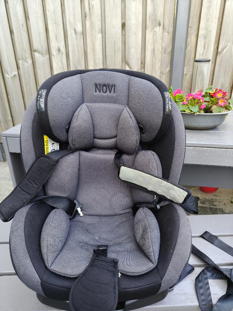 Autostoel novi, Kinderen en Baby's, Autostoeltjes, 15 t/m 36 kg, Zo goed als nieuw, Isofix, Ophalen