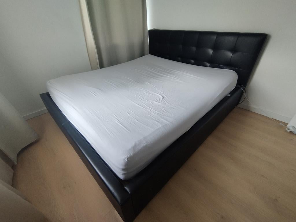 Tweepersoonsbed 210x180 - Eenvoudig te monteren, Huis en Inrichting, Slaapkamer | Bedden, Ophalen, Gebruikt, Tweepersoons, 180 cm