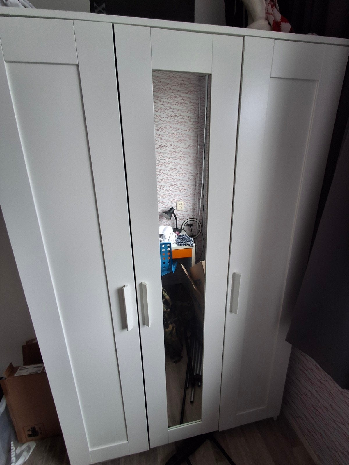 Witte kledingkast met spiegeldeur en hang/legruimte, Ophalen, Met deur(en), Gebruikt, 100 tot 150 cm