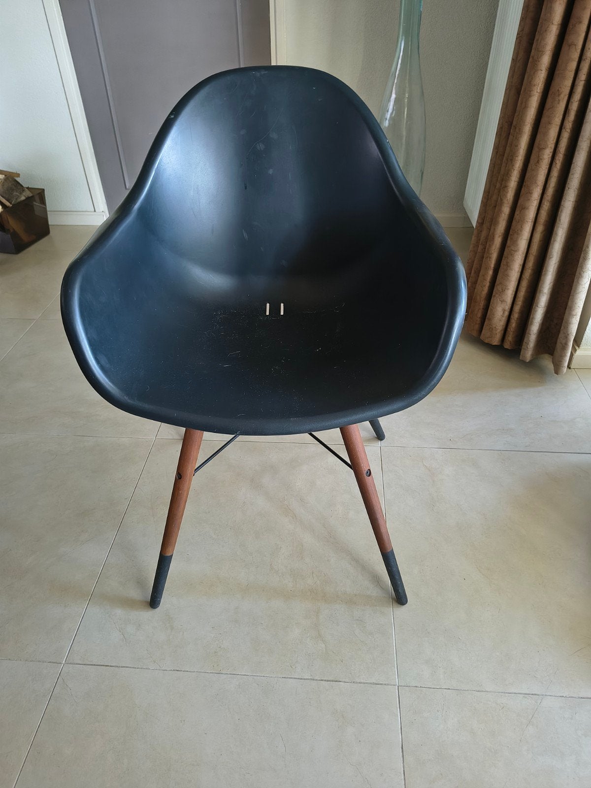 kuipstoel zwart met houten pootjes, Ophalen, Zo goed als nieuw, Zwart, Hout