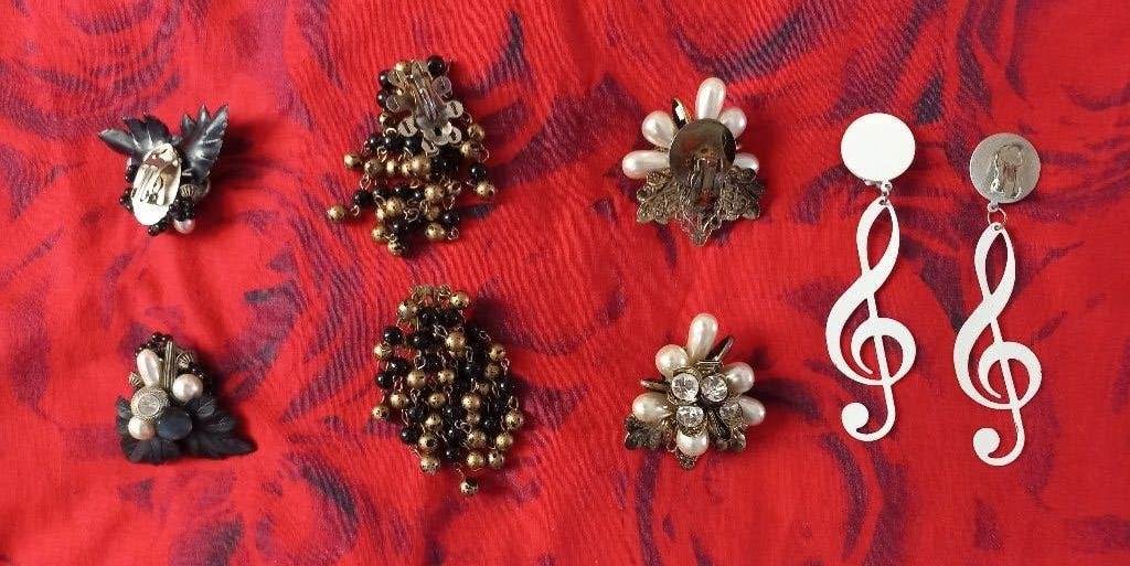 Partij vintage oorclips (4) waaronder een muzieksleutel, Ophalen of Verzenden, Gebruikt, Overige kleuren, Overige materialen