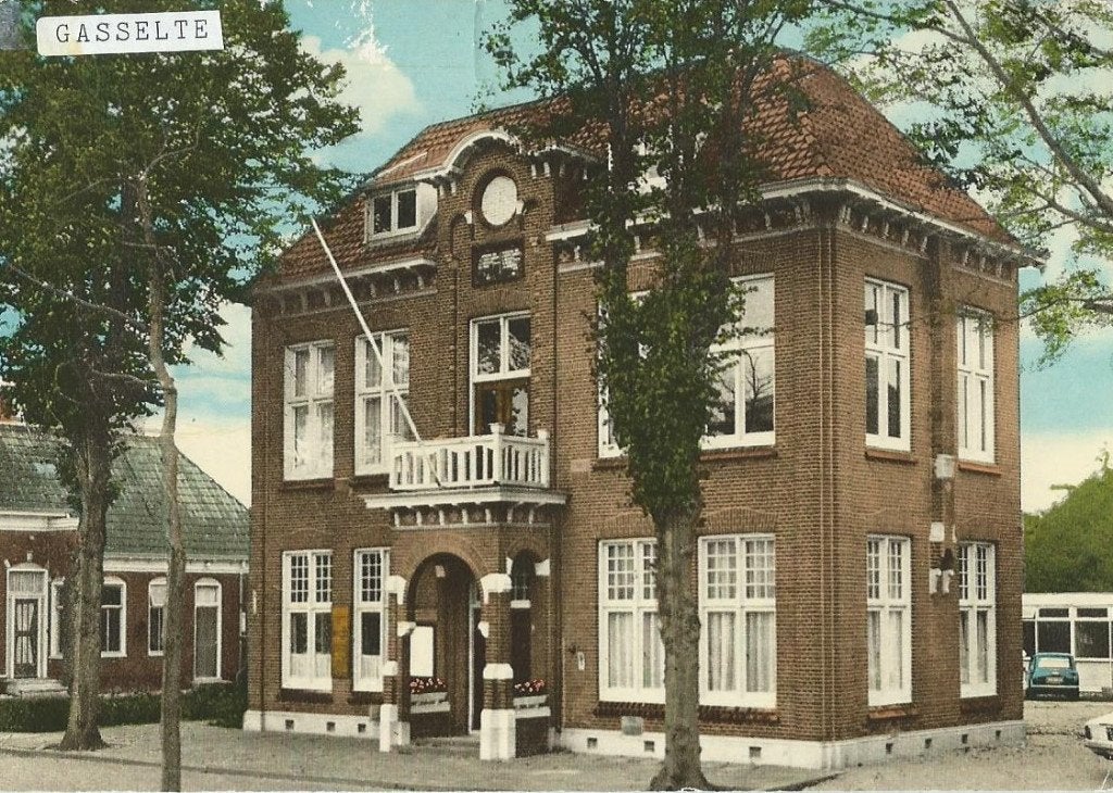 Ansichtkaart GASSELTE  Gemeentehuis, Ophalen of Verzenden, Gelopen, Drenthe