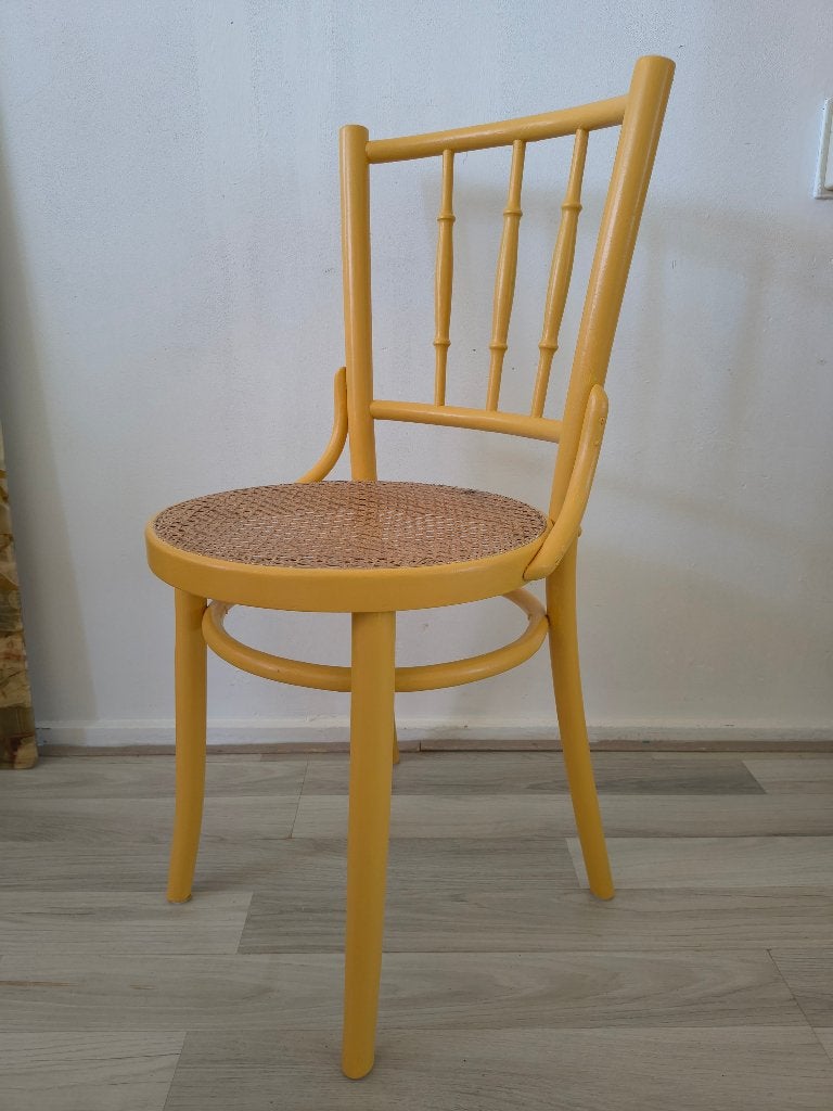 Vintage Thonet / TON bistro stoel – Okergeel️️, Huis en Inrichting, Stoelen, Overige kleuren, Onbekend, Ophalen of Verzenden, Zo goed als nieuw