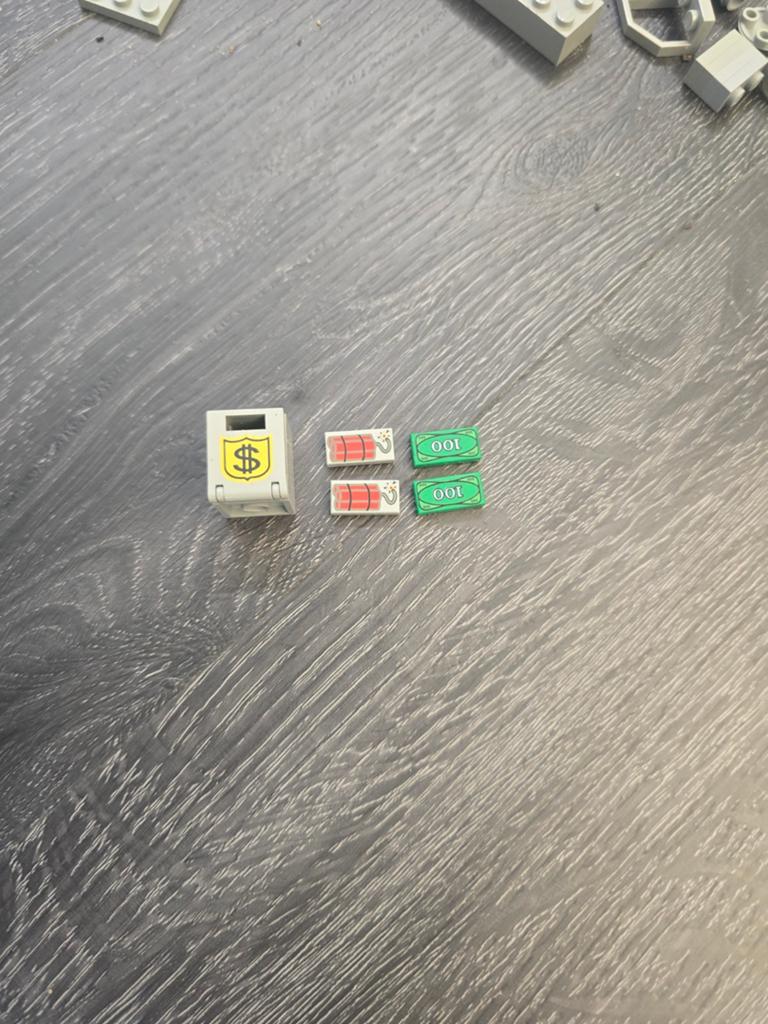 Lego onderdelen: kluis en geld, Kinderen en Baby's, Speelgoed | Duplo en Lego, Gebruikt, Lego, Ophalen of Verzenden, Inclusief accessoires