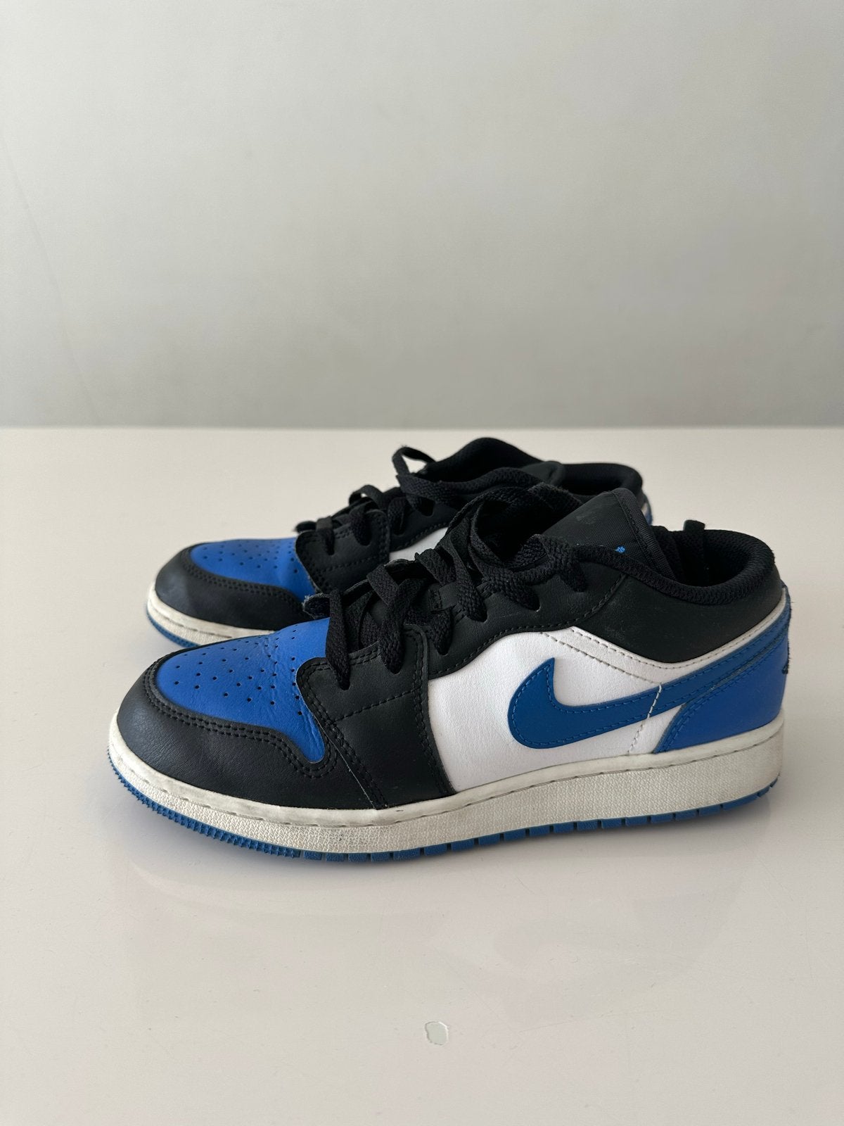Nike Air Jordan 1 Low Royal Toe - Maat 38, Verzenden, Gebruikt, Jongen of Meisje, Schoenen