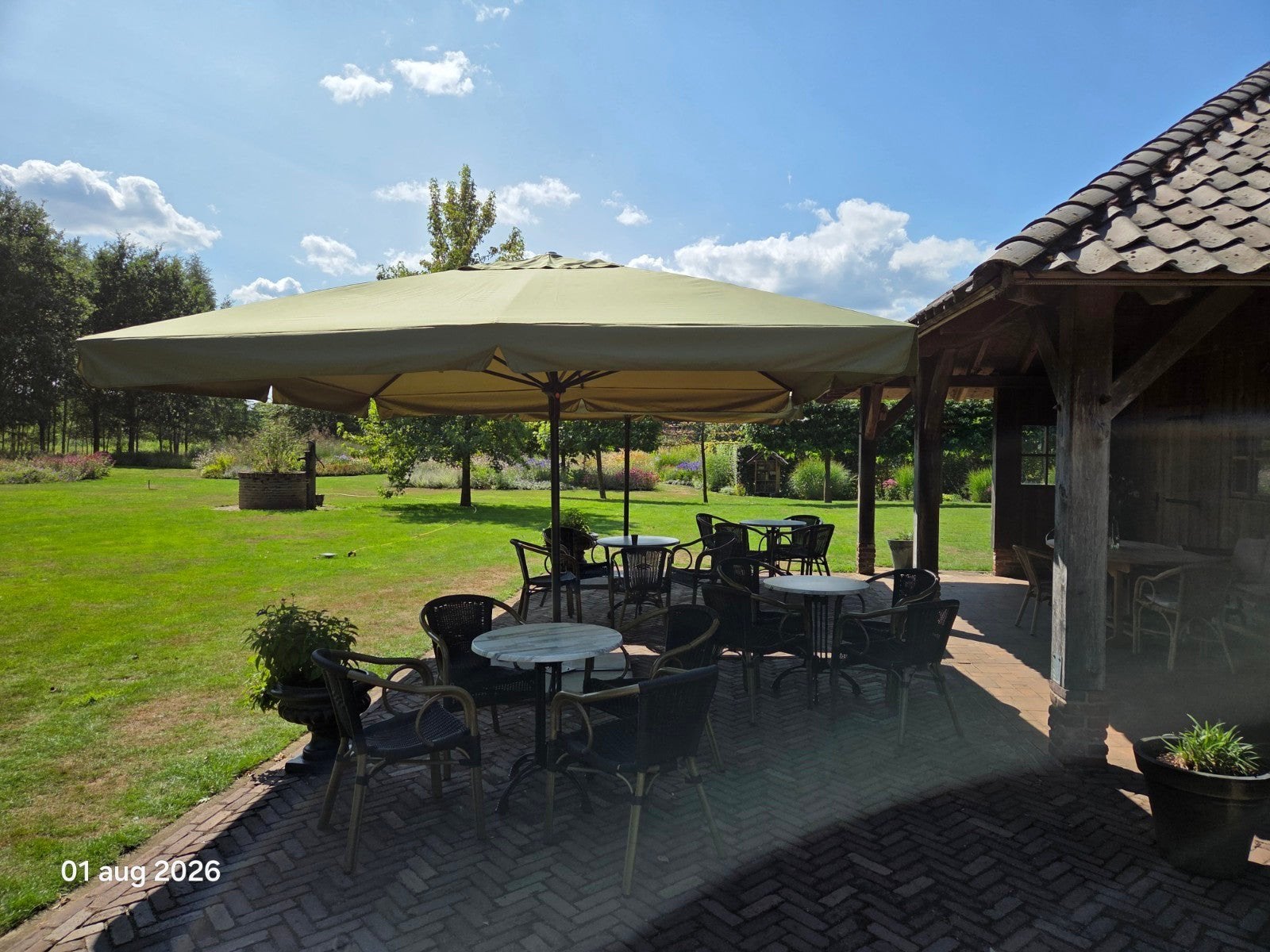 Nieuw en ongebruikte parasol 4 x 4m met voet Madison, Ophalen, Zo goed als nieuw