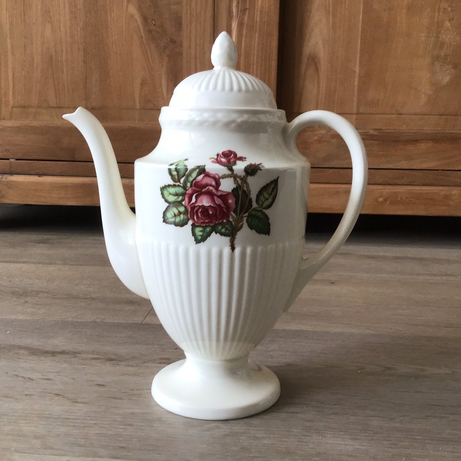 Wedgwood Moss Rose koffiepot koffiekan theepot 9 dl - NIEUW, Klassiek, Nieuw, Ophalen of Verzenden, Theepot
