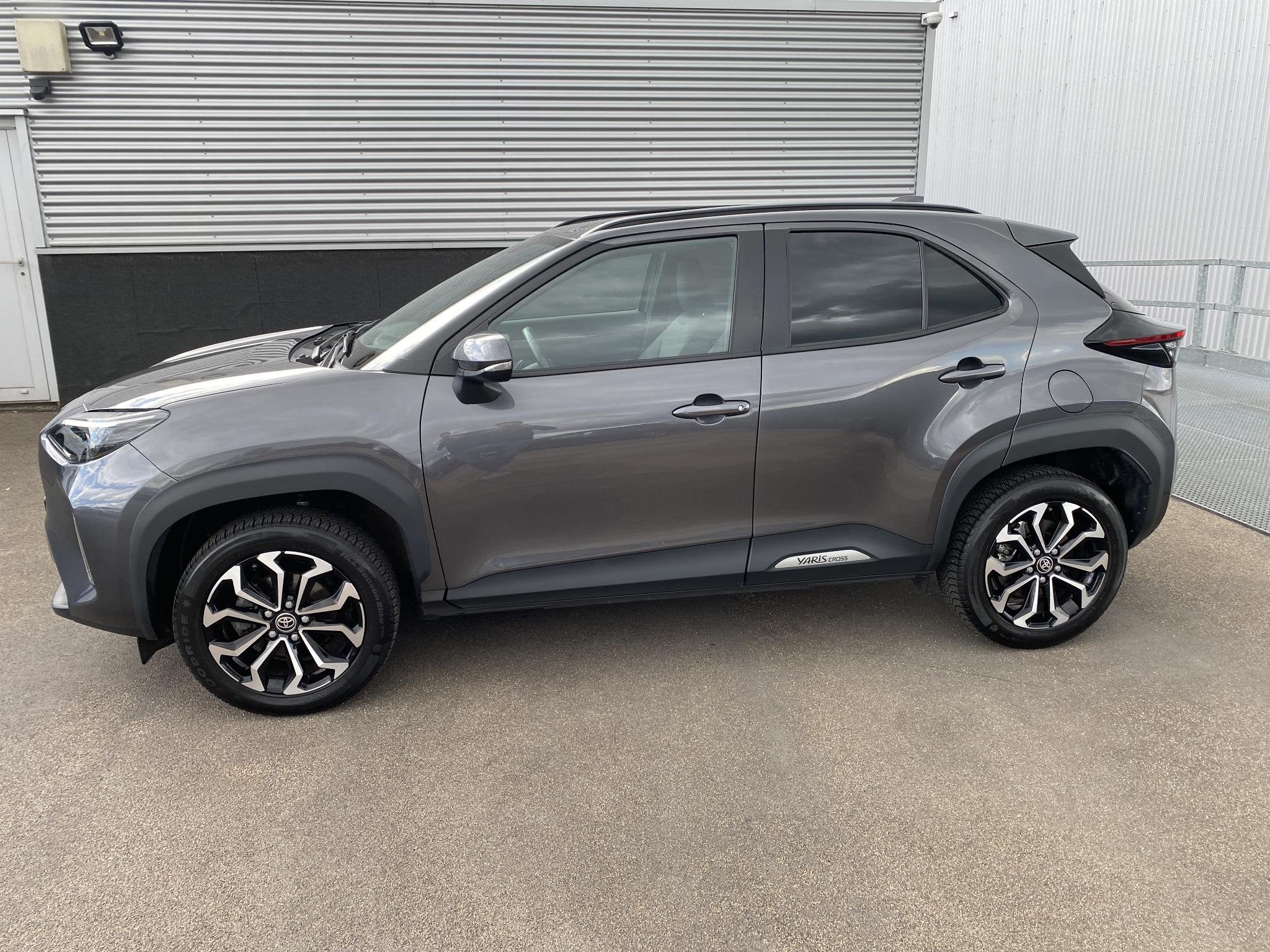 Toyota Yaris Cross 1.5 Hybrid 115 First Edition parkeersenso, Dealer onderhouden, Stof, Gebruikt, Euro 6