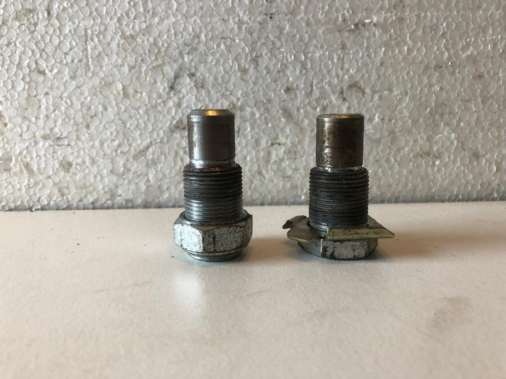 Yamaha XJ900F bouten achterbrug 2 stuks), Gebruikt, ., Ophalen of Verzenden, .
