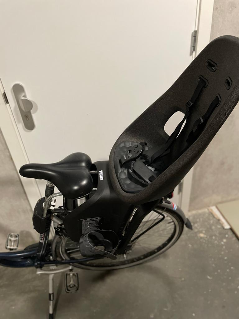 Thule Yepp Maxi Achterzitje - Zo goed als nieuw, Fietsen en Brommers, Fietsaccessoires | Fietsstoeltjes, Zo goed als nieuw, Achterzitje