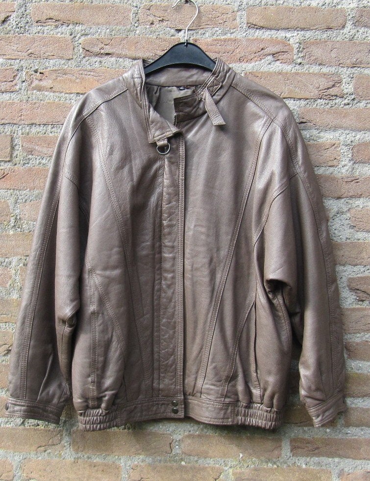 Dames leren jack maat 42 kleur Taupe zgan, Ophalen of Verzenden, Zo goed als nieuw, Maat 42/44 (L), Overige kleuren