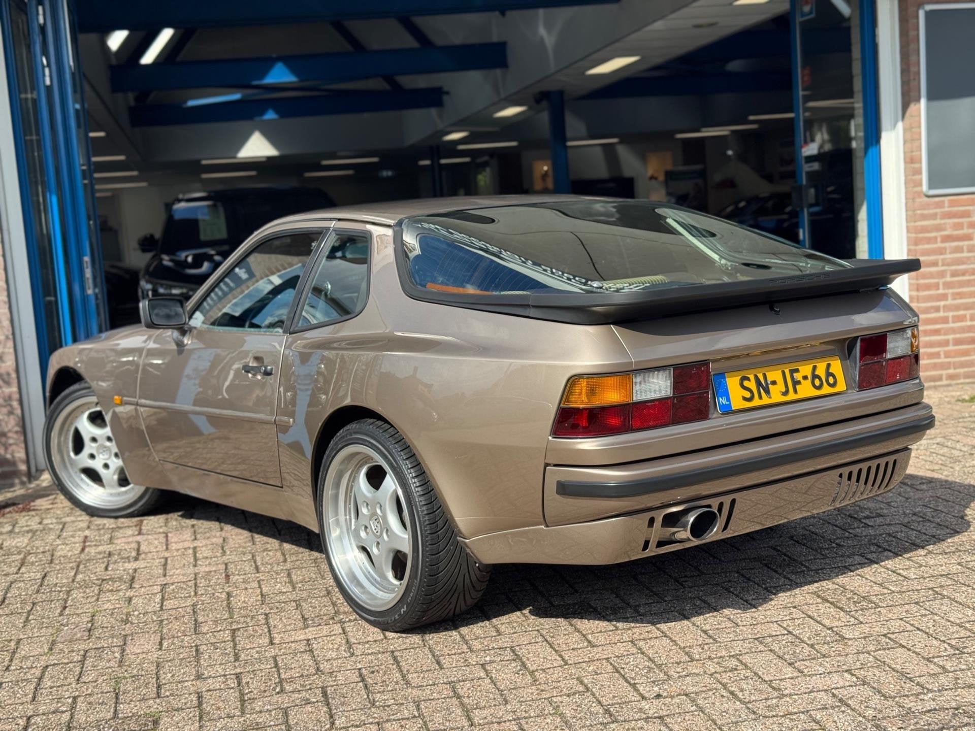 Porsche 944 2.7 Coupé 1983 Zeer nette exemplaar!, Auto's, Dealer onderhouden, Gebruikt, 4 cilinders, Beige